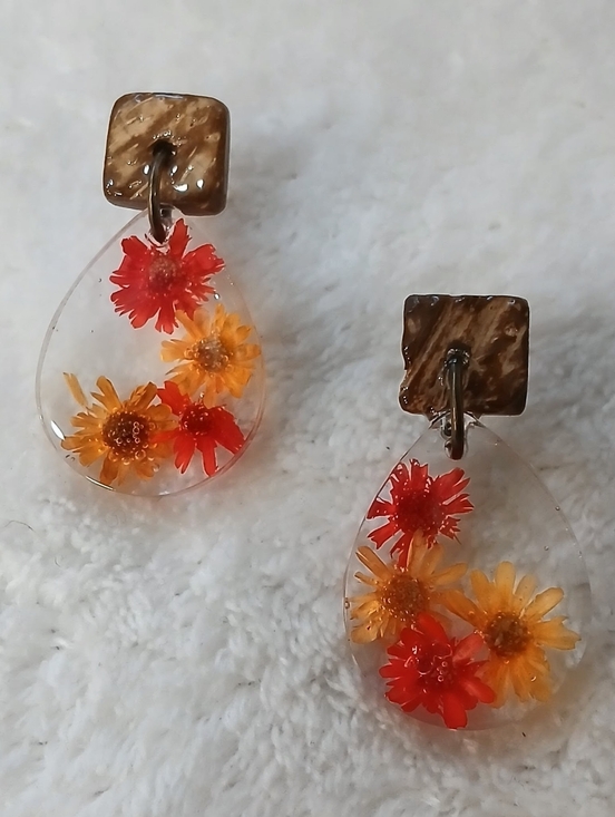 Jewelry - Resin Teardrop Earrings with Red and Orange Dried Flowers
